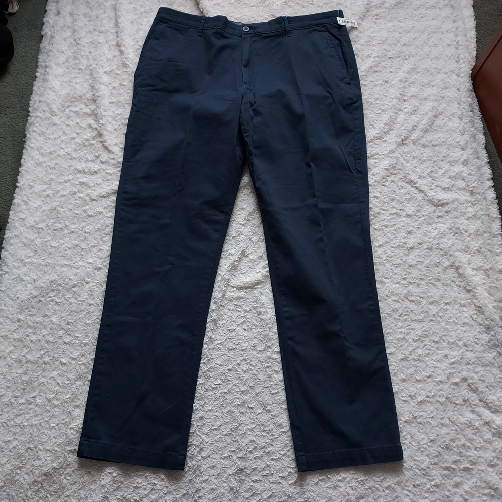 Amazon Essentials Men's Dark Blue Athletic Chinos 38x32 Office Church Comfort